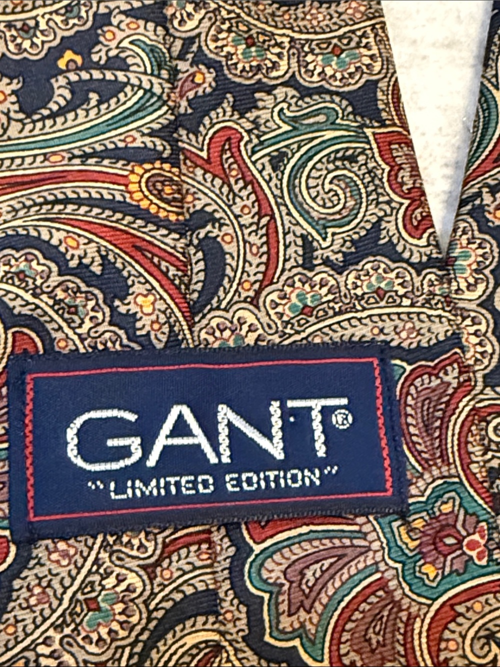 100% silk Gant Paisley Pattern Men's Tie in Black, Red & Green - Picture 2 of 10